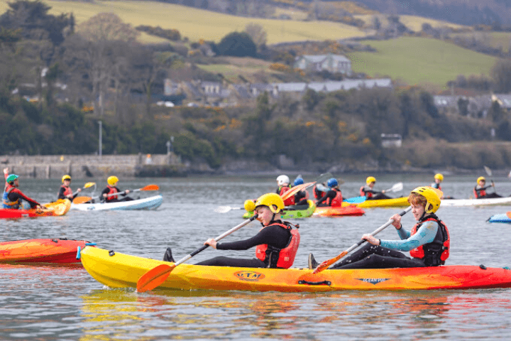 Kayak - Campamento de aventura y deportes en Irlanda.